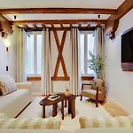 Luxury In The Heart Or Paris-Notre Dame