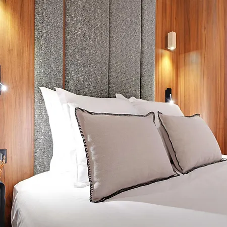 Luxury In The Heart Or Paris-notre Dame *