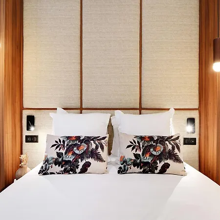 Luxury In The Heart Or Paris-notre Dame Paris