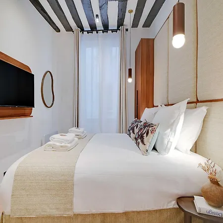 Luxury In The Heart Or Paris-notre Dame *